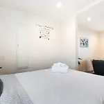 Chic Studio In Prime Location