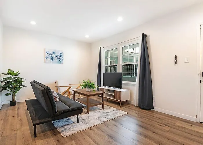 Chic Studio In Prime Location