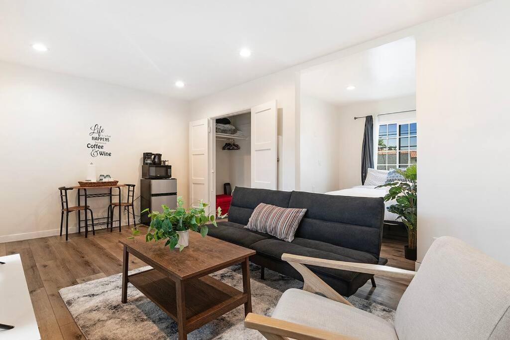 Chic Studio In Prime Location Los Angeles