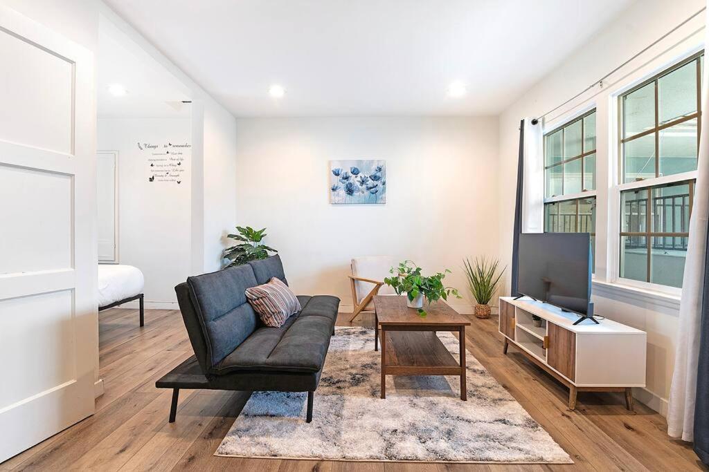 Chic Studio In Prime Location Los Angeles